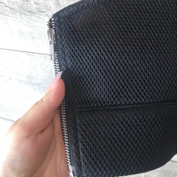 Paint it red black mesh cross body crop top - Picture 3 of 5